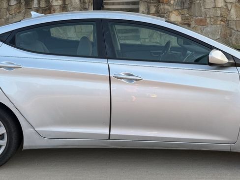 Used 2012 Hyundai Elantra GLS image 2