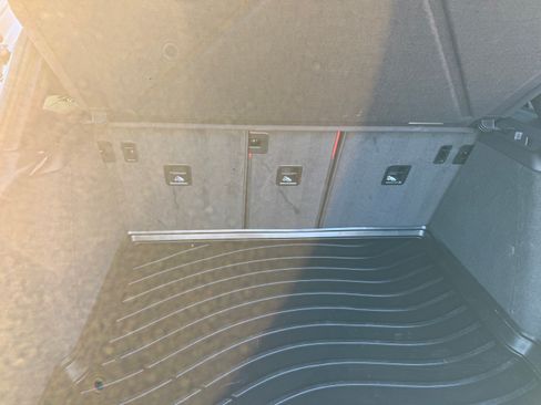 Used 2024 Porsche Macan image 16