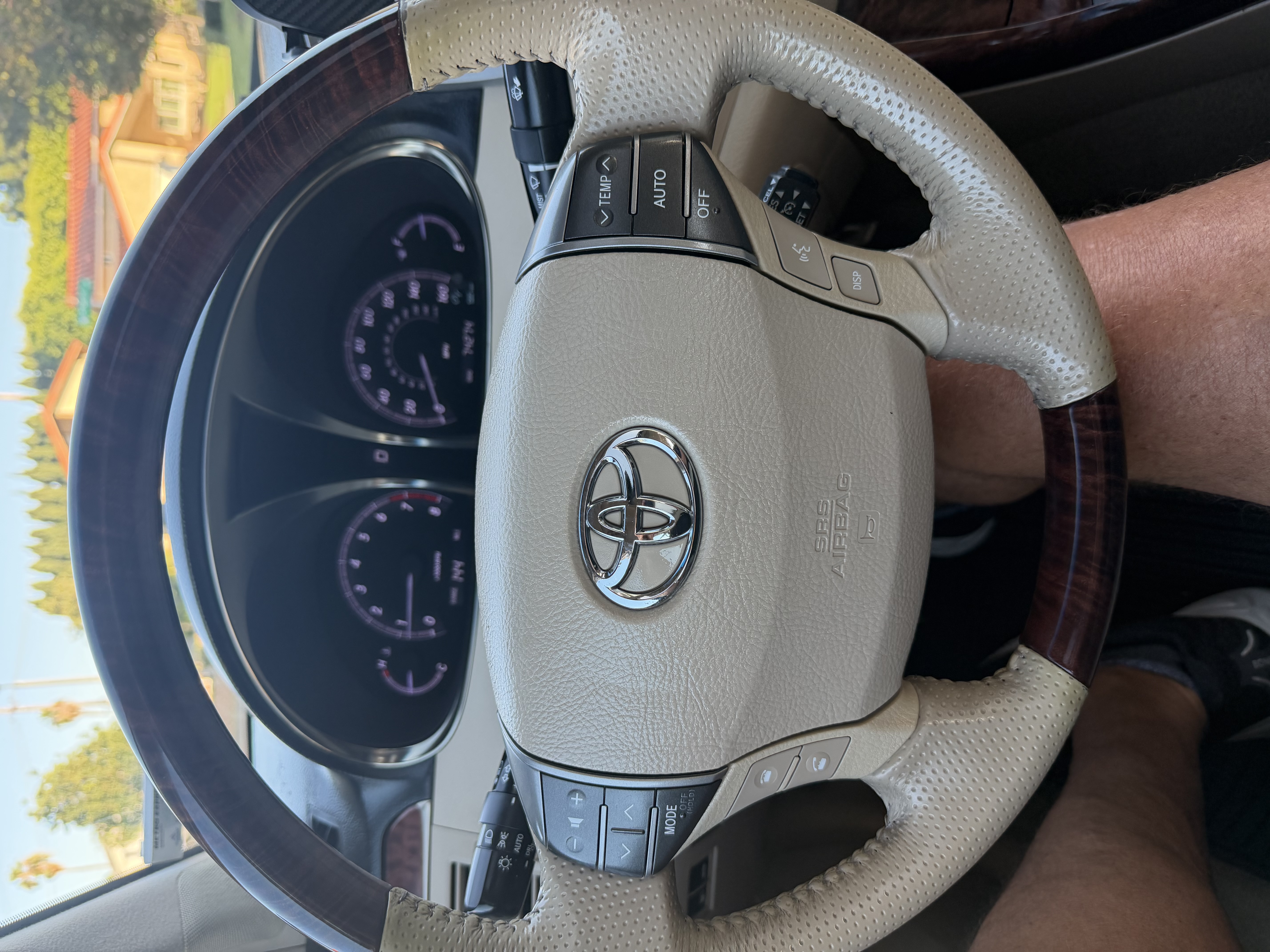 Used 2012 Toyota Avalon Limited FWD image 5