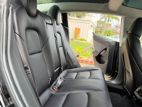 Used 2018 Tesla Model 3 Long Range image 16