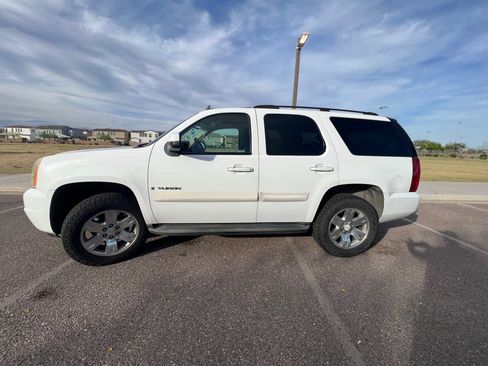 Used 2007 GMC Yukon SLE image 1