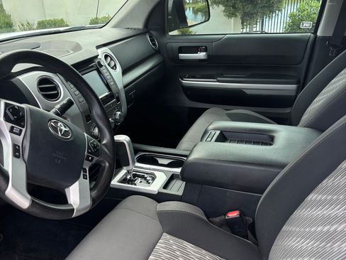 Used 2019 Toyota Tundra SR5 w/ SR5 Convenience Package RWD image 10