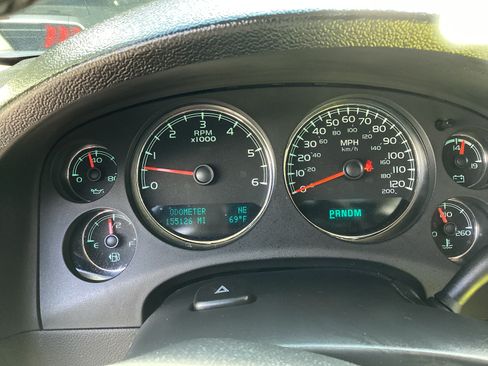 Used 2012 Chevrolet Suburban LT RWD image 2