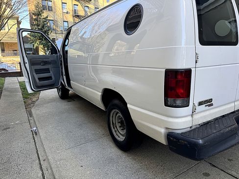 Used 2012 Ford E-150 and Econoline 150 Van 3D w/ Commercial Cargo Van Pkg image 5