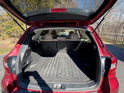 Used 2018 Subaru Outback 2.5i Premium image 9