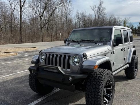 Used 2020 Jeep Wrangler Unlimited Sahara AWD/4WD image 4