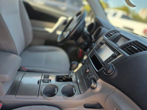 Used 2013 Toyota Highlander 4WD image 6