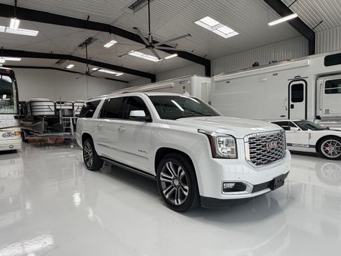 Used 2018 GMC Yukon XL Denali w/ Denali Ultimate Package AWD/4WD image 1