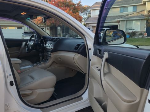 Used 2012 Toyota Highlander SE image 13