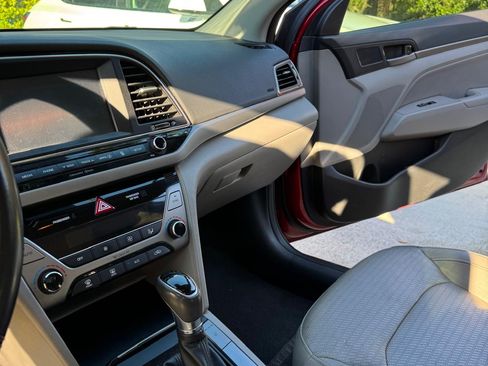 Used 2018 Hyundai Elantra Limited image 11