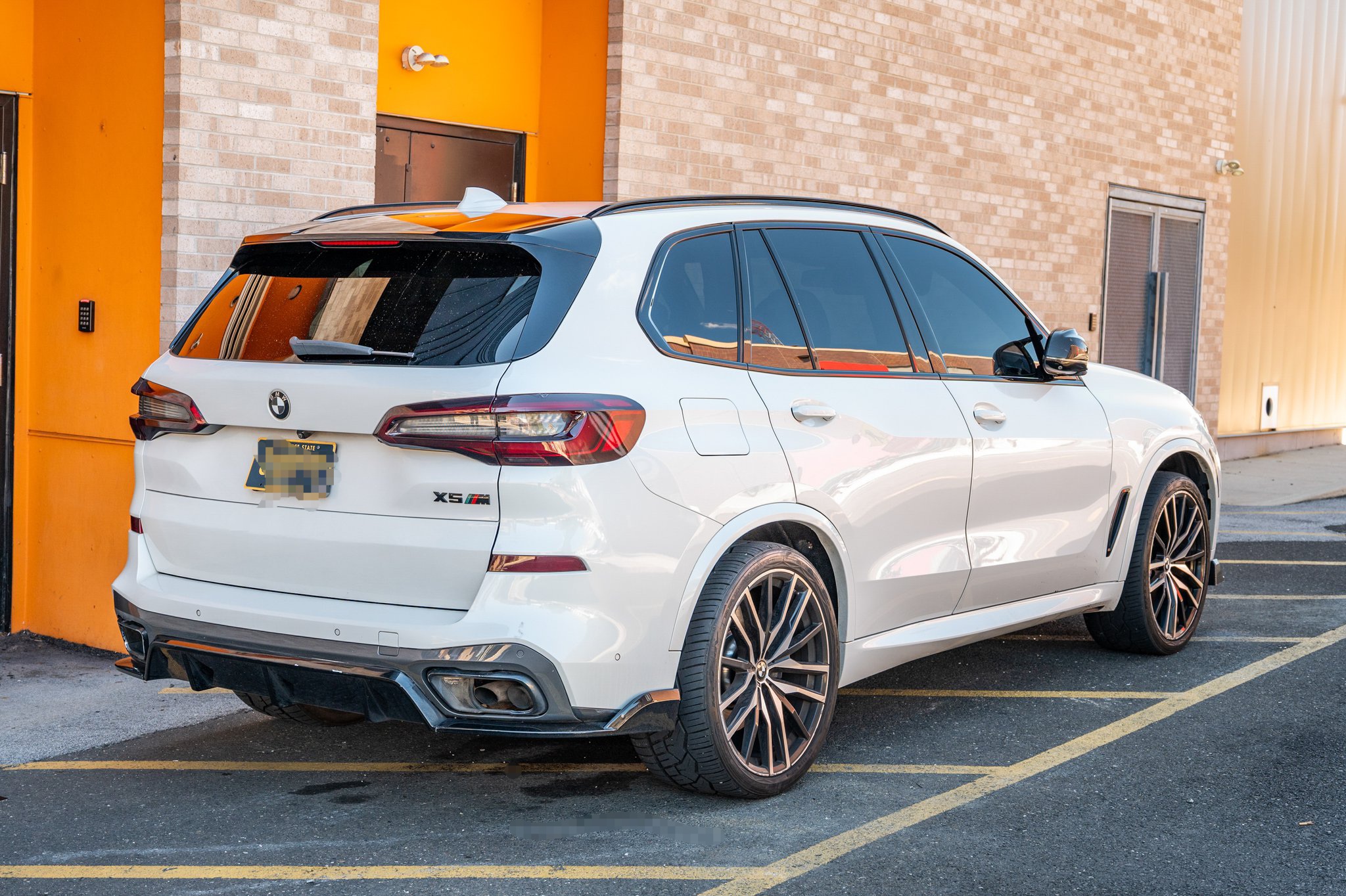 Used 2019 BMW X5 xDrive50i w/ M Sport Package AWD/4WD image 6