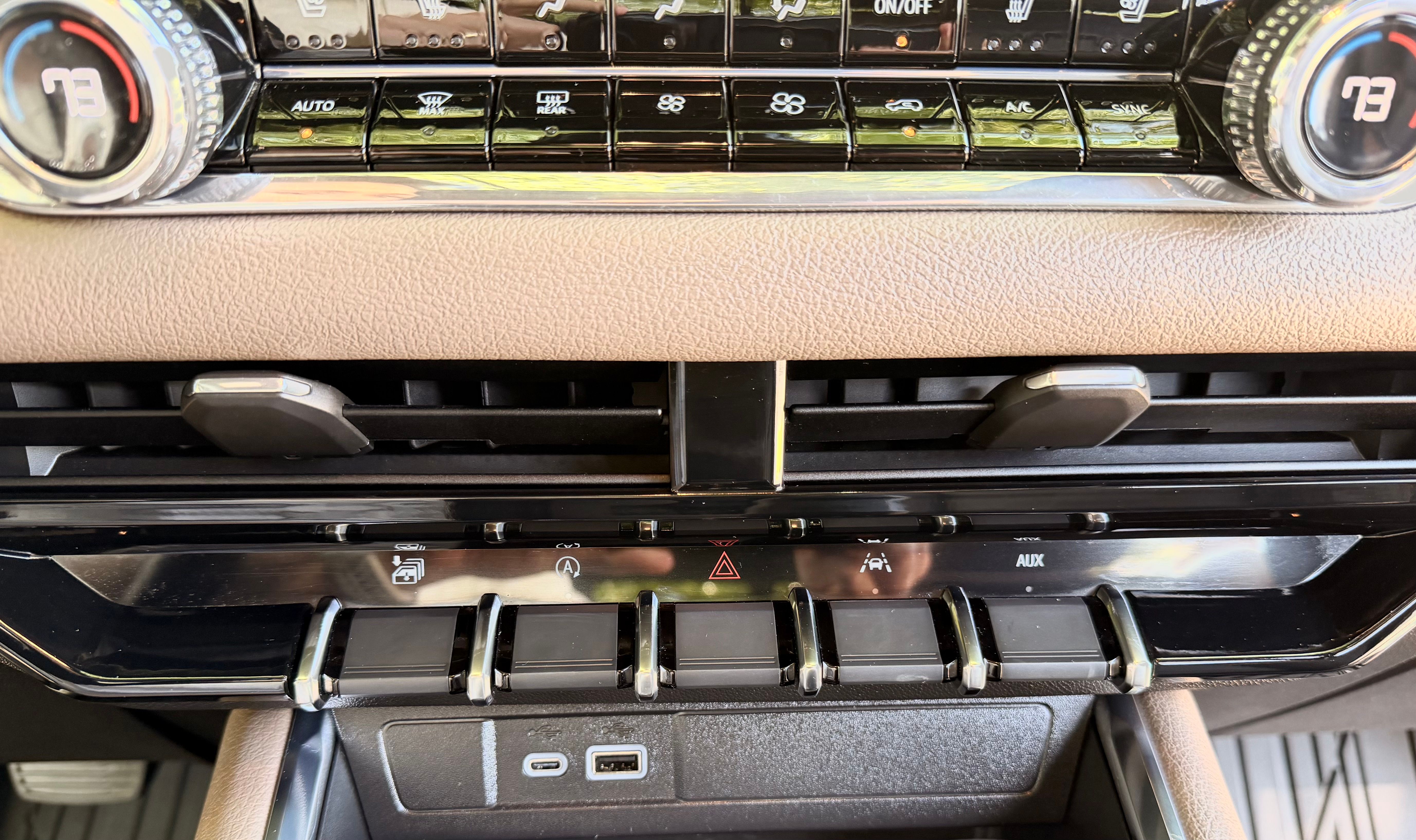 Used 2025 GMC Canyon Denali AWD/4WD image 15