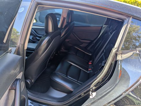 Used 2022 Tesla Model 3 Long Range image 8