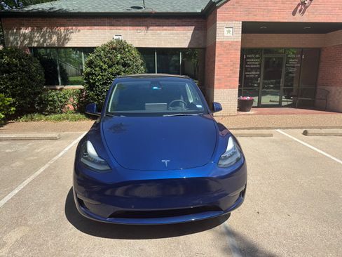 Used 2022 Tesla Model Y Long Range image 1