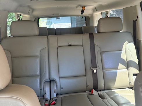 Used 2019 GMC Yukon XL SLT w/ Open Road Package AWD/4WD image 19