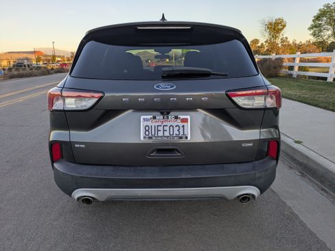 Used 2020 Ford Escape SE Sport image 8