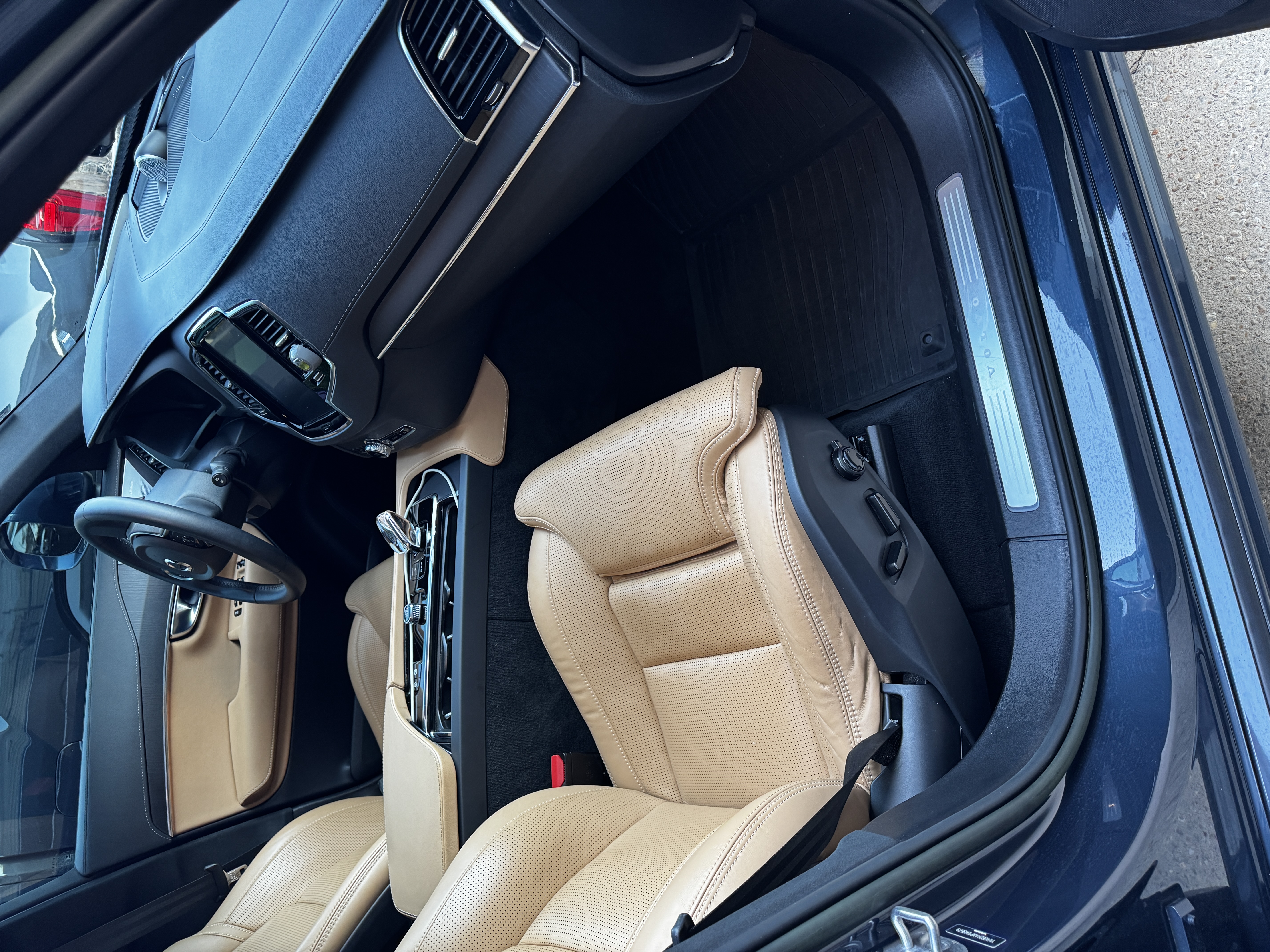 Used 2023 Volvo XC90 B6 Ultimate w/ Lounge Package AWD/4WD image 20
