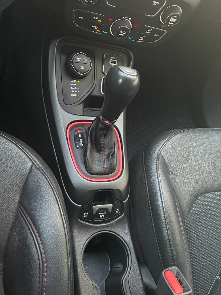 Used 2019 Jeep Compass Trailhawk AWD/4WD image 1