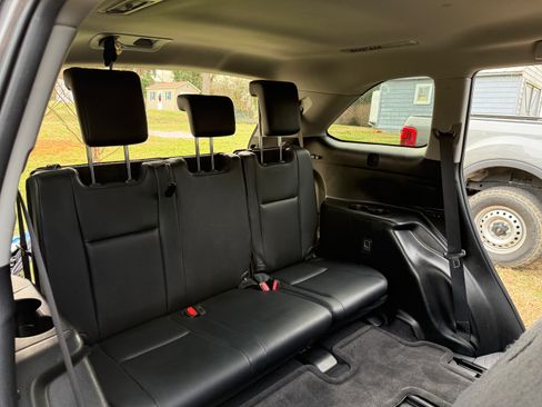 Used 2019 Toyota Highlander XLE image 11