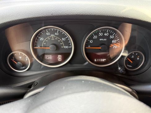 Used 2016 Jeep Wrangler Sahara image 10