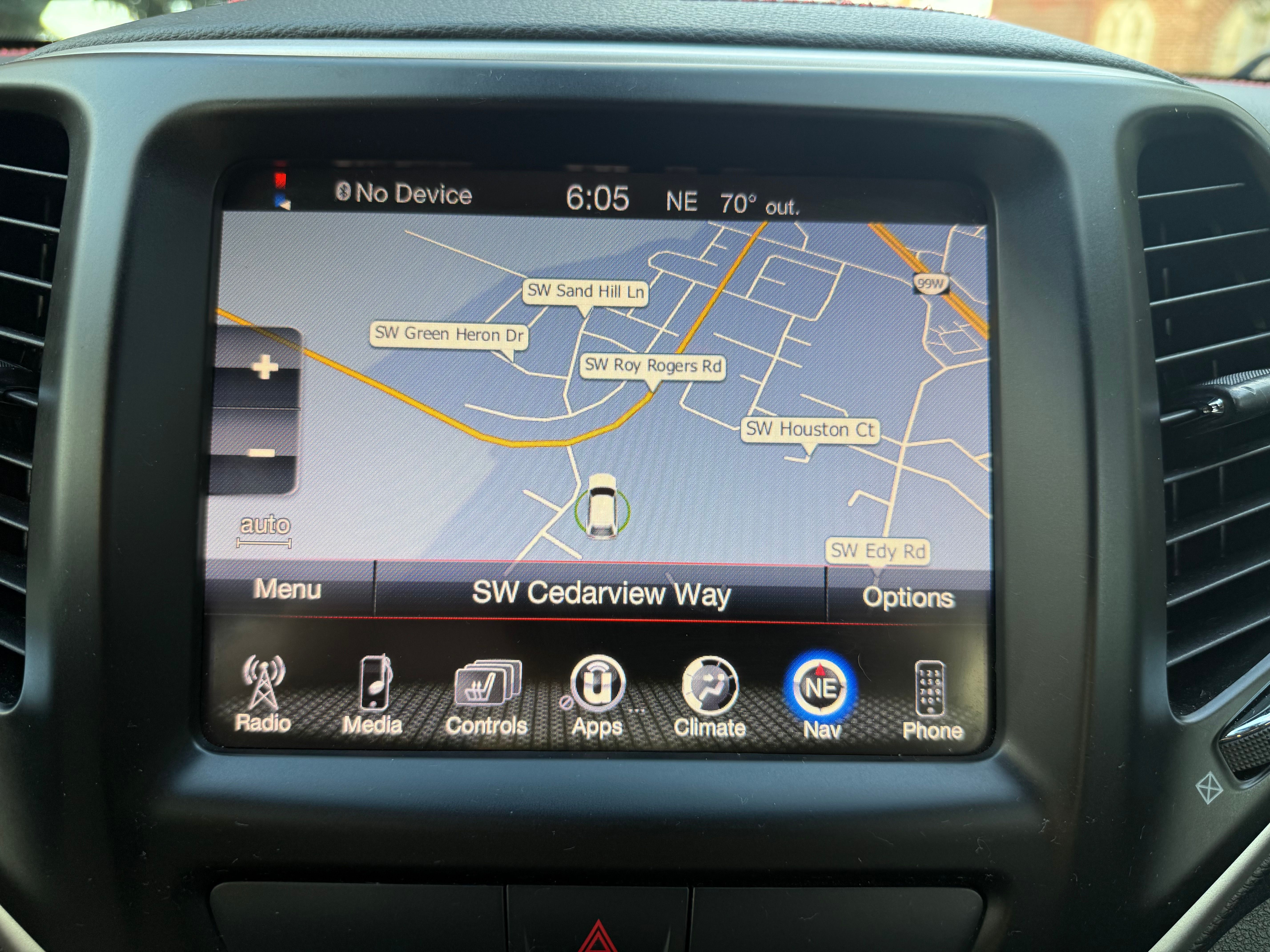 Used 2015 Jeep Cherokee Trailhawk w/ Cold Weather Group AWD/4WD image 14