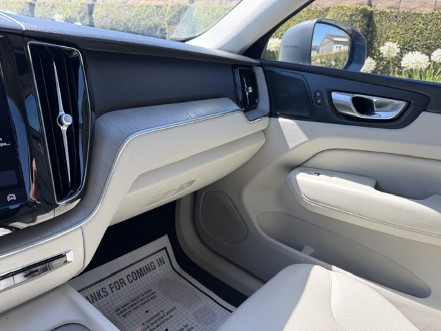 Used 2023 Volvo XC60 B5 Plus w/ Climate Package FWD image 12