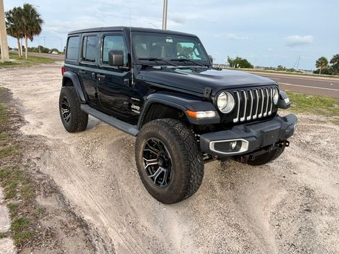 Used 2019 Jeep Wrangler Unlimited Sahara AWD/4WD image 4