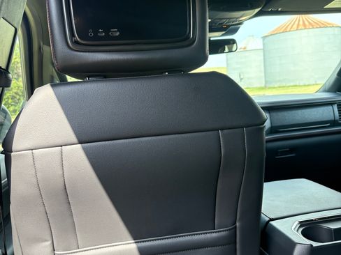 Used 2024 Ford Expedition Max Limited AWD/4WD image 5