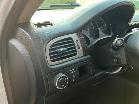 Used 2014 GMC Yukon XL Denali image 6