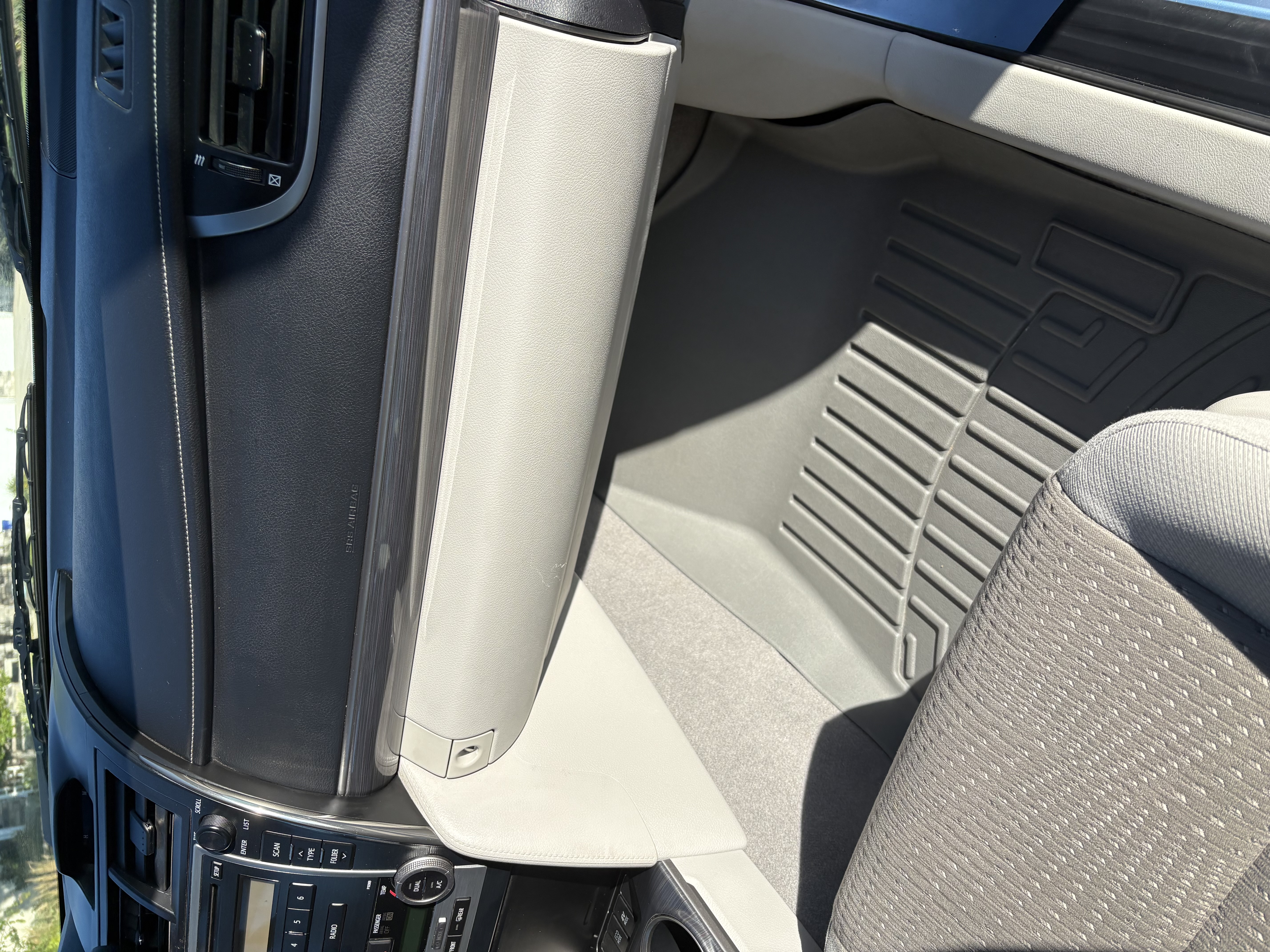 Used 2012 Toyota Camry LE FWD image 12