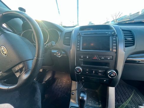 Used 2012 Kia Sorento EX w/ EX V6 Premium Pkg image 9