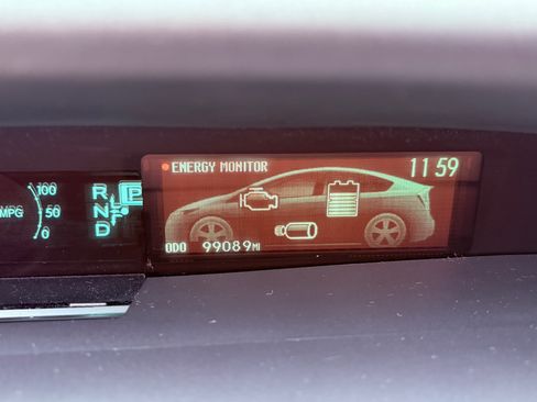Used 2014 Toyota Prius Four FWD image 2