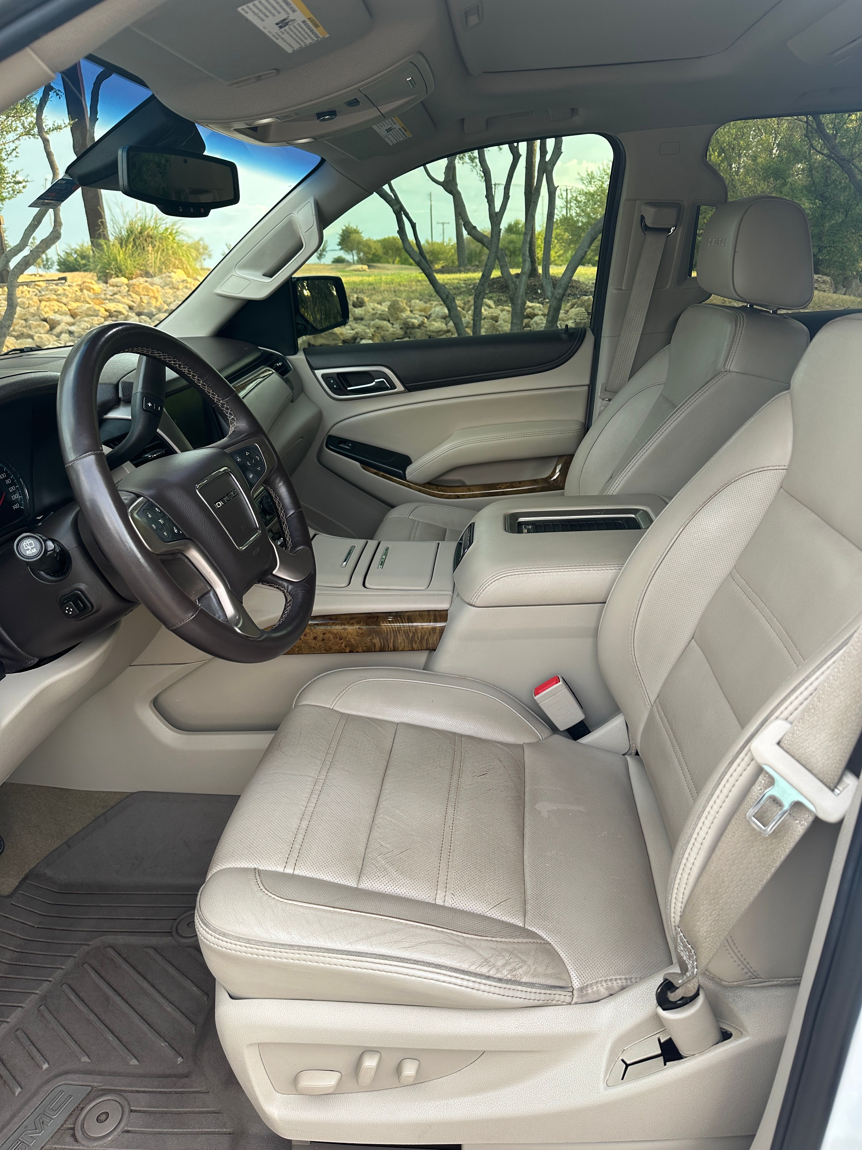 Used 2017 GMC Yukon XL Denali w/ Open Road Package AWD/4WD image 9