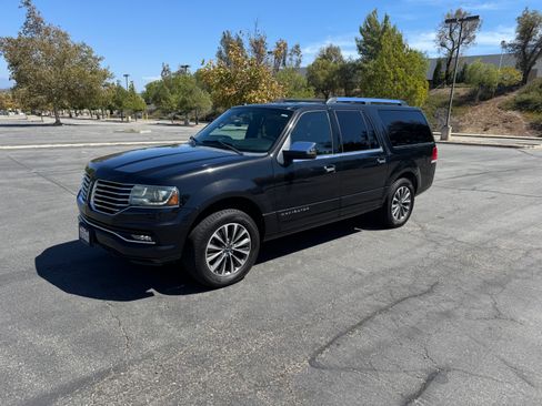 Used 2015 Lincoln Navigator L 2WD image 1