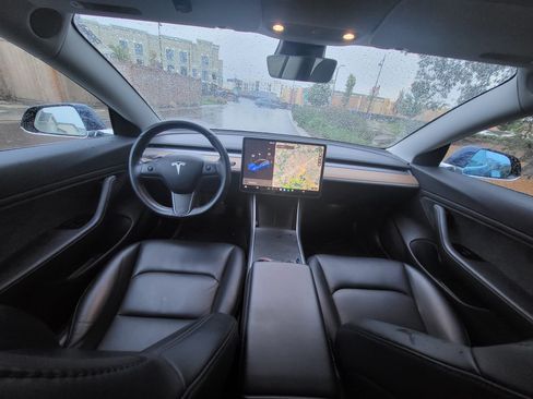 Used 2018 Tesla Model 3 Long Range image 4