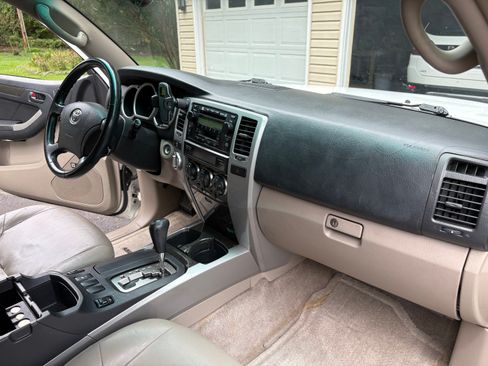 Used 2005 Toyota 4Runner Limited AWD/4WD image 26