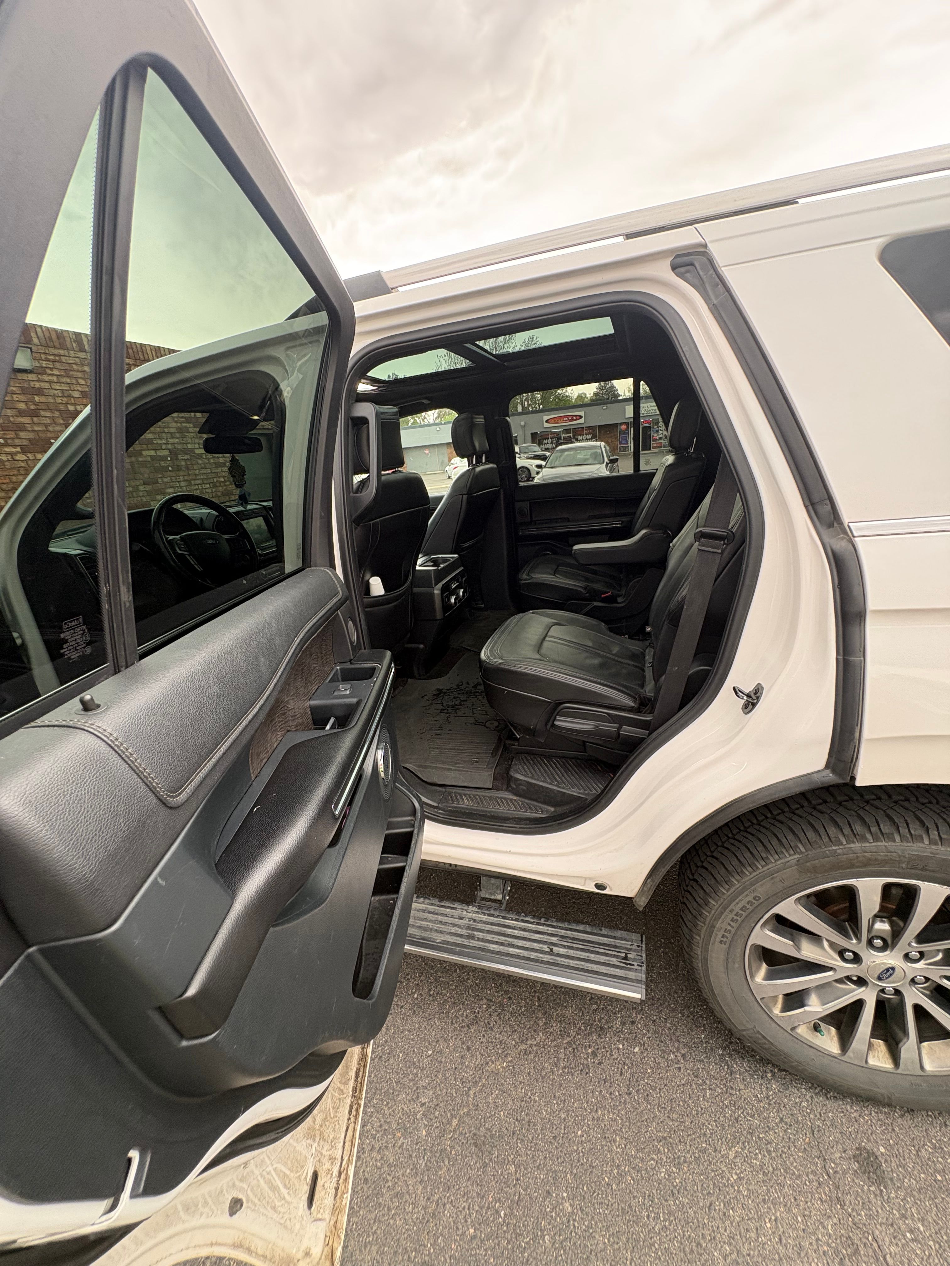 Used 2018 Ford Expedition Limited w/ Equipment Group 301A AWD/4WD image 6