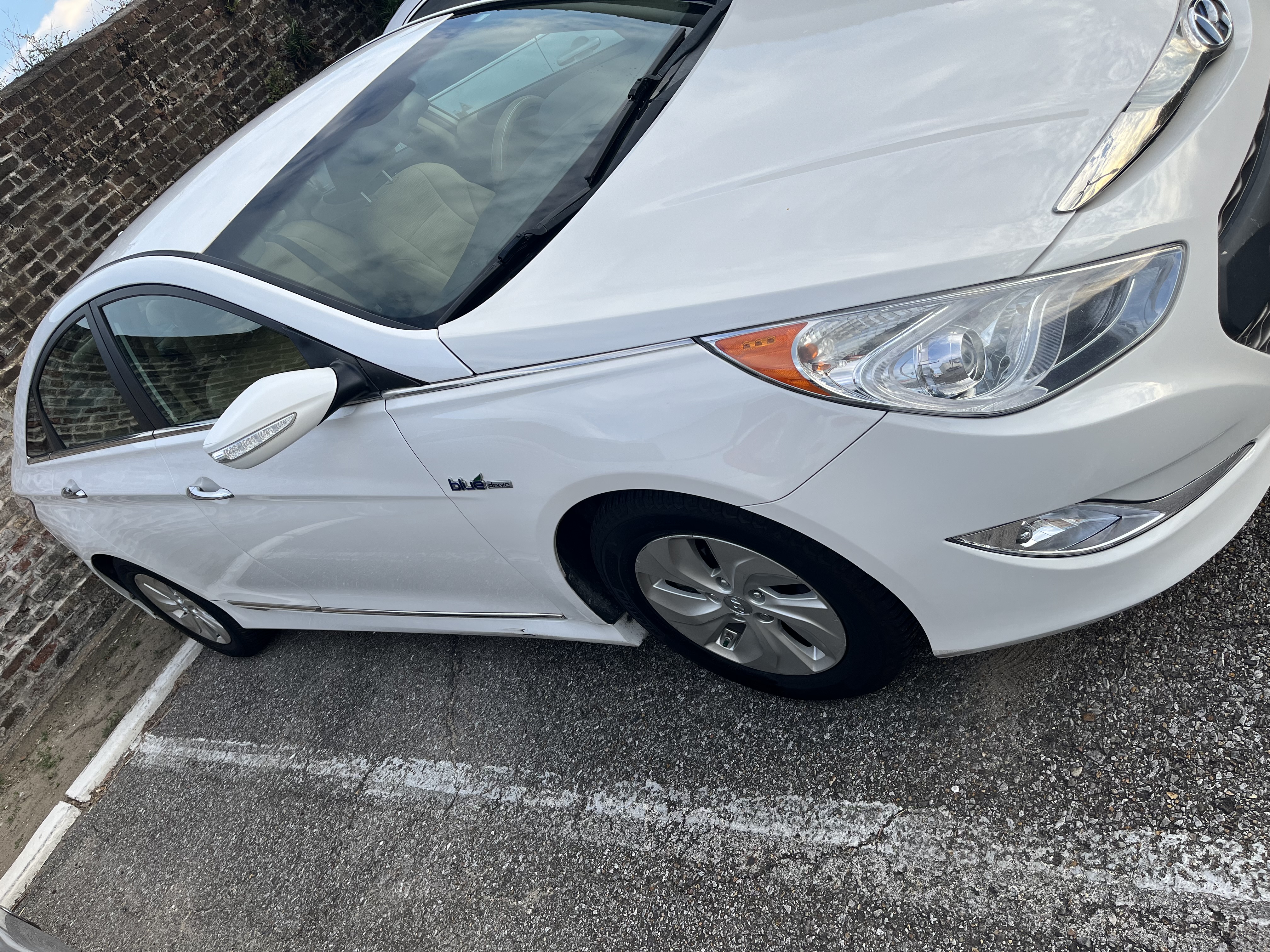 Used 2015 Hyundai Sonata Hybrid FWD image 2