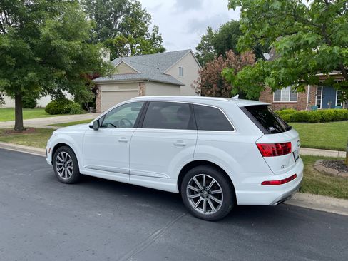 Used 2018 Audi Q7 3.0T Prestige w/ Prestige Package AWD/4WD image 2
