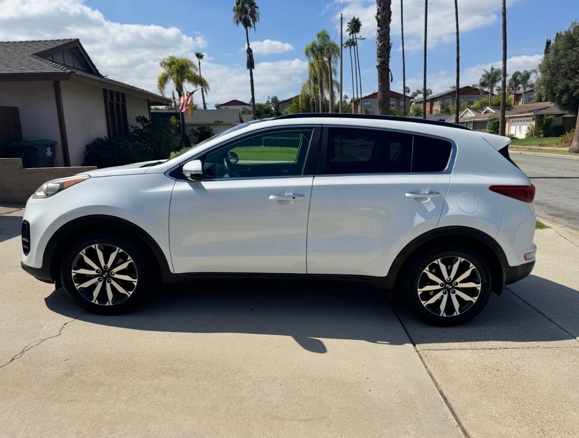 Used 2019 Kia Sportage EX w/ EX Technology Package FWD image 2