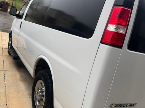 Used 2019 Chevrolet Express 2500 LS w/ Driver Convenience Package image 11