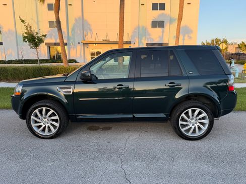 Used 2013 Land Rover LR2 AWD/4WD image 2