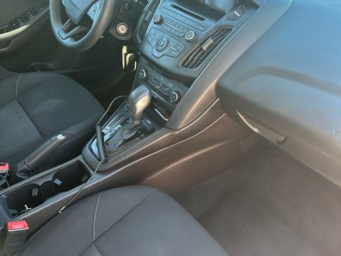 Used 2017 Ford Focus SE image 8