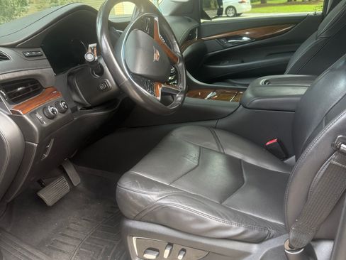 Used 2020 Cadillac Escalade Premium Luxury AWD/4WD image 8