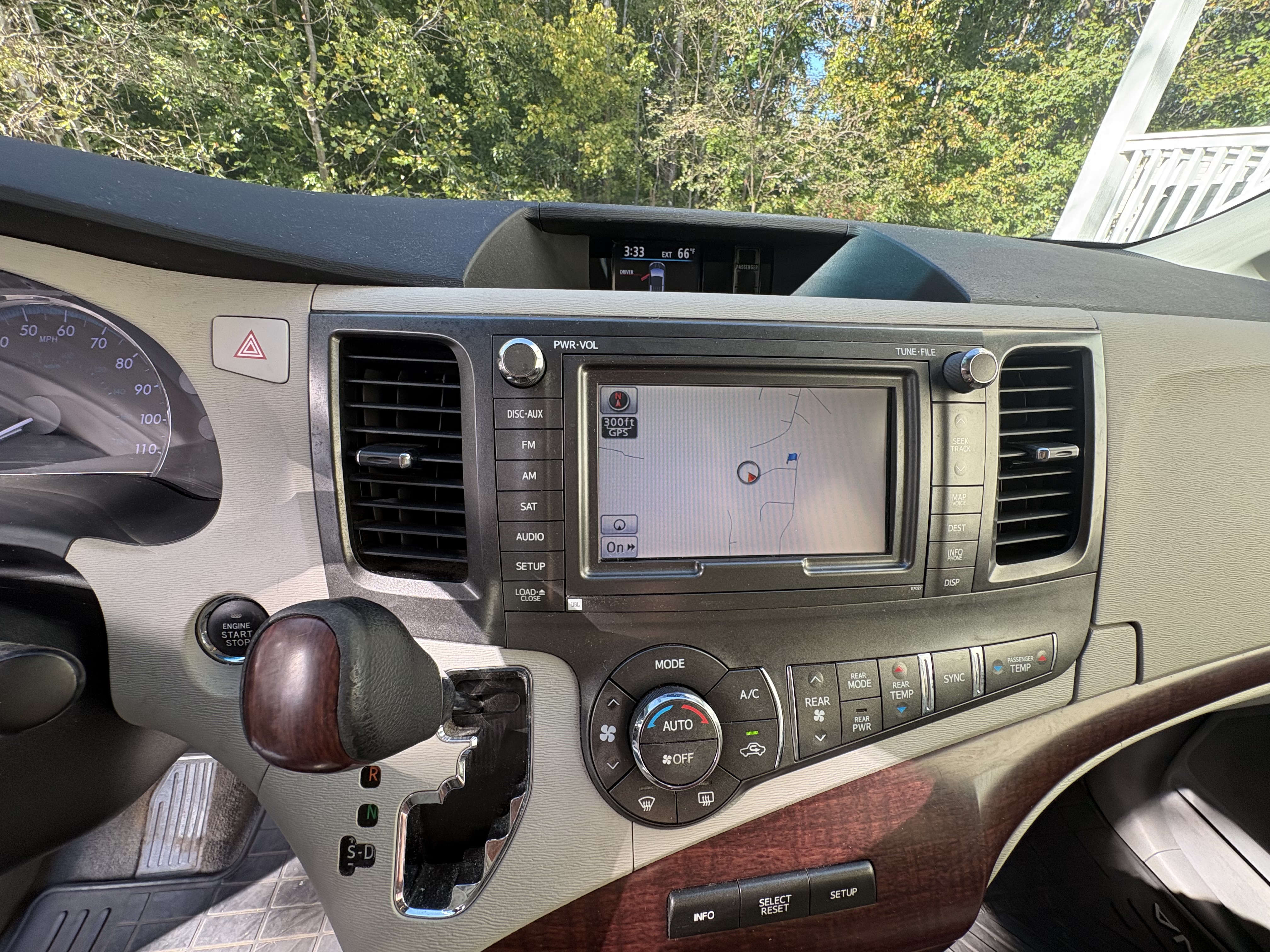 Used 2011 Toyota Sienna XLE FWD image 8