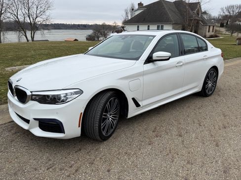 Used 2019 BMW 530e xDrive w/ M Sport Package image 4