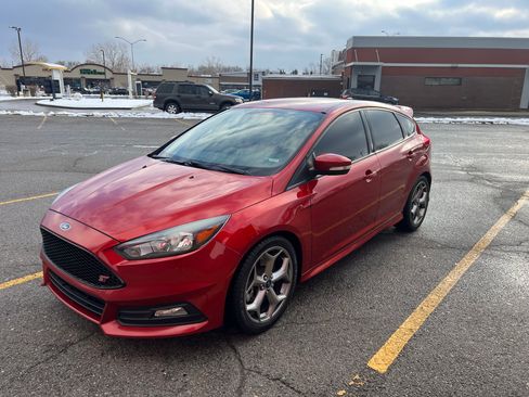 Used 2018 Ford Focus ST image 5