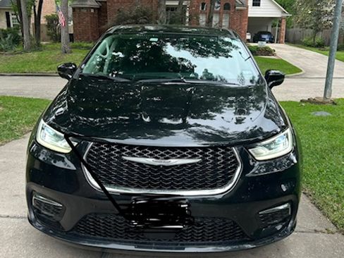 Used 2022 Chrysler Pacifica Touring-L FWD image 5