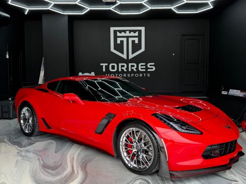 Used 2015 Chevrolet Corvette Z06 w/ 3LZ Preferred Equipment Group image 1