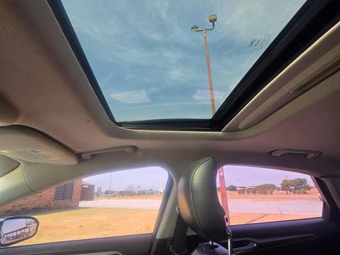 Used 2014 Ford Fusion SE w/ Equipment Group 202A FWD image 18